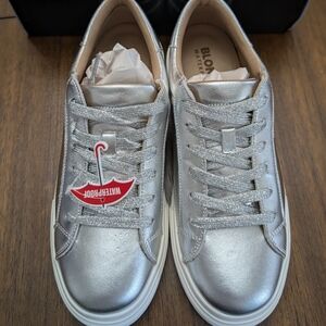 Blondo Metallic Silver Women's Sneakers BNIB Waterproof!